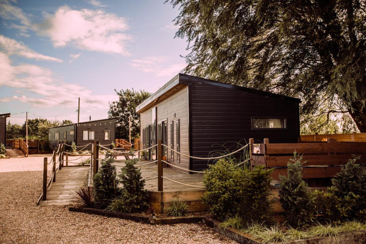 Black Bull Retreat, Barmston With Private Hot Tubs Driffield Exterior photo