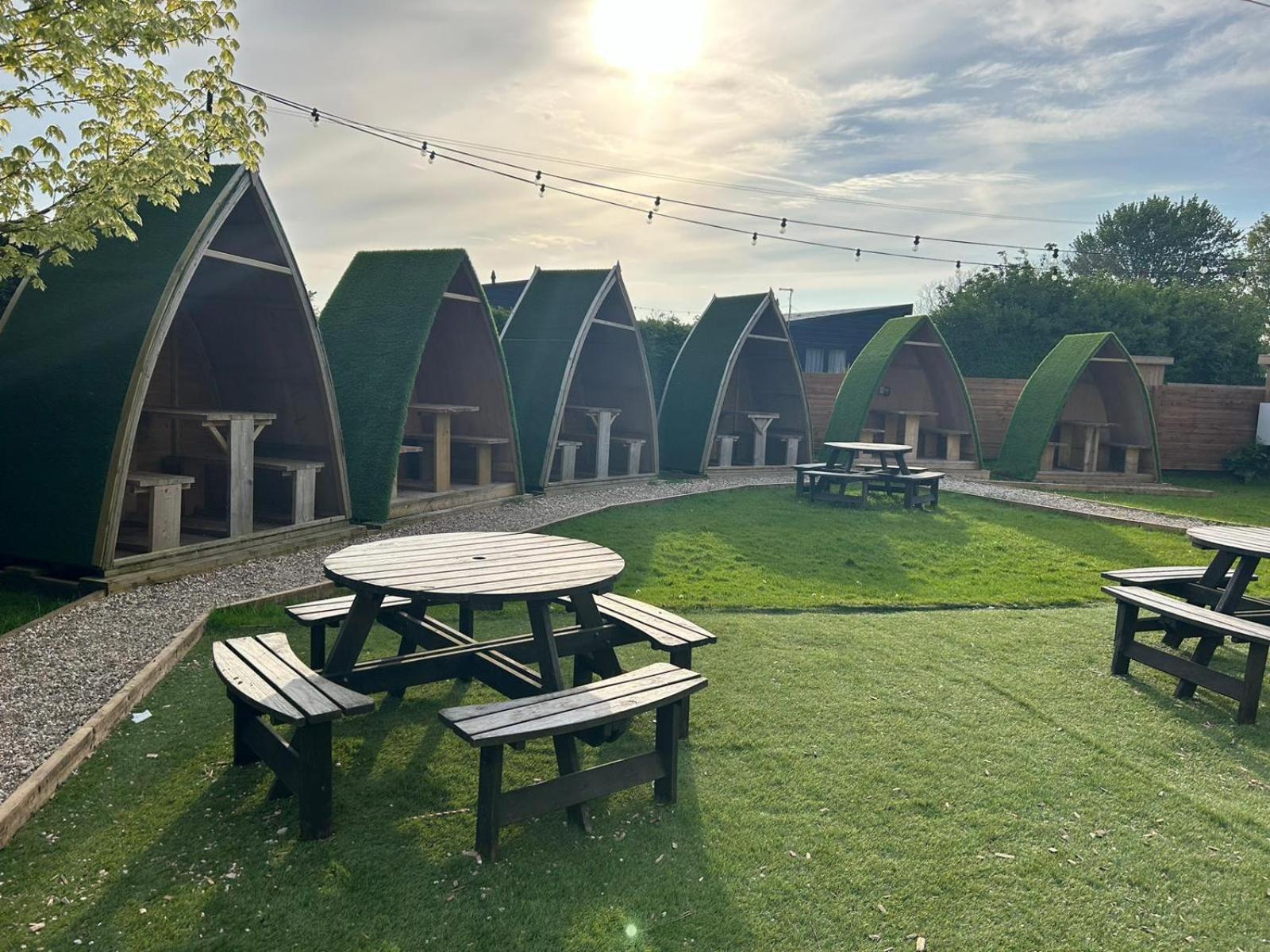 Black Bull Retreat, Barmston With Private Hot Tubs Driffield Exterior photo