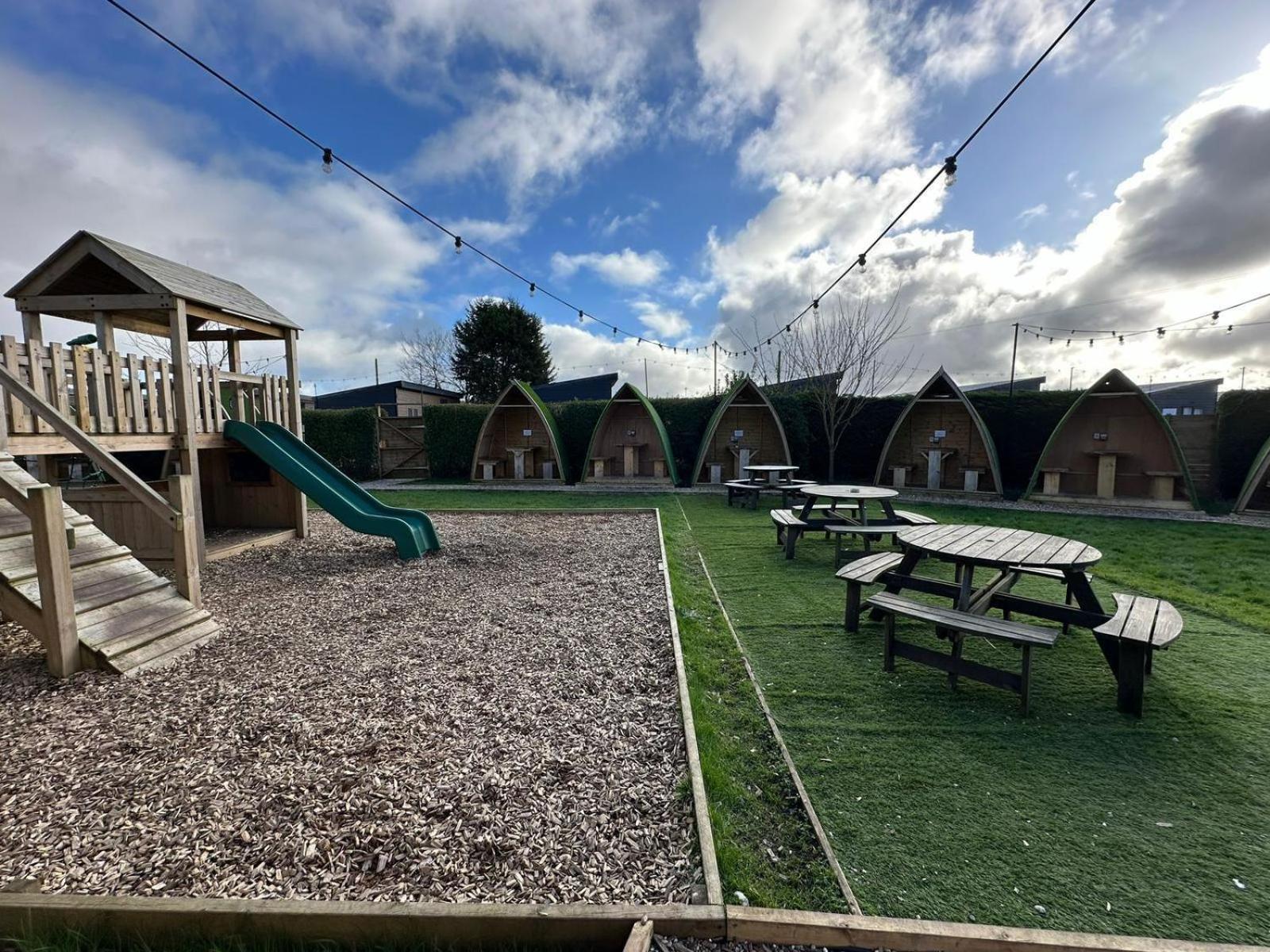 Black Bull Retreat, Barmston With Private Hot Tubs Driffield Exterior photo